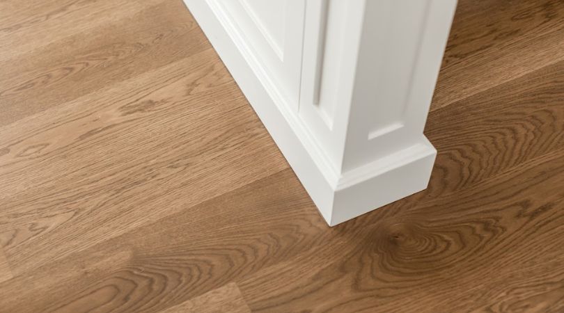 Pâle ou foncé, mat ou lustré : choisir la couleur et le fini d'un plancher pour la lumière québécoise
